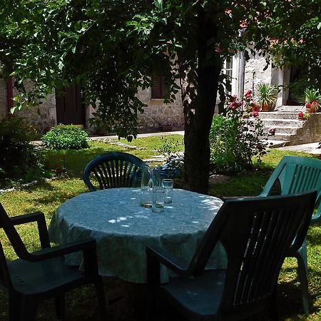 ホテル La Vecchia Casa ツェティニェ エクステリア 写真