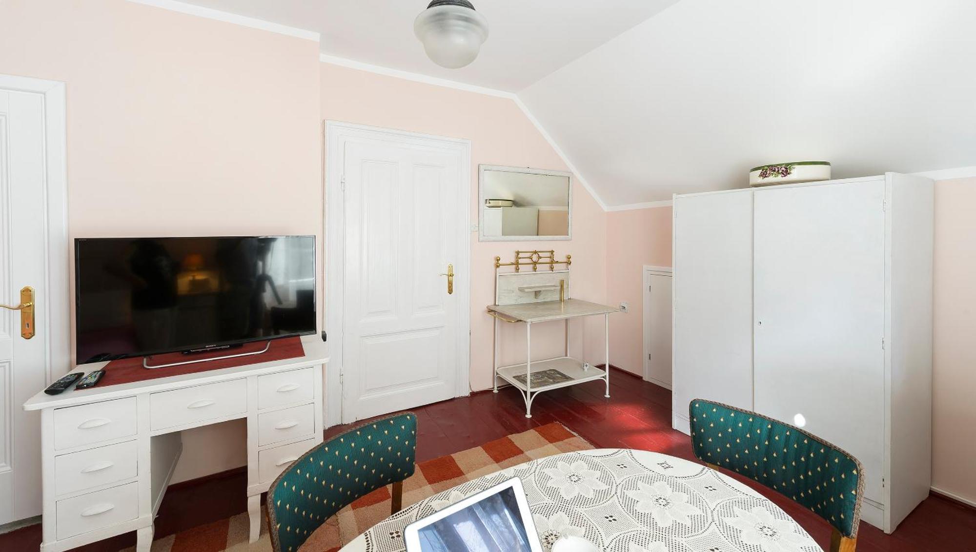 ホテル La Vecchia Casa ツェティニェ 部屋 写真