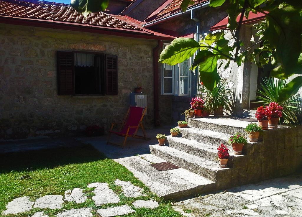 ホテル La Vecchia Casa ツェティニェ エクステリア 写真