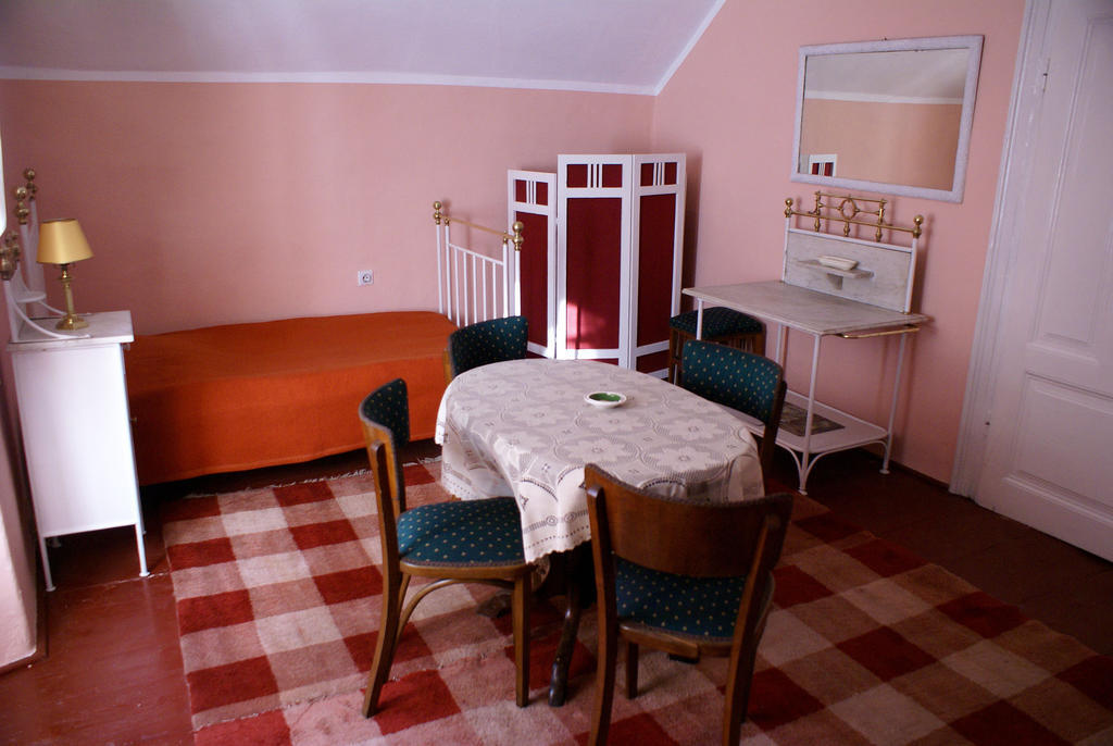 ホテル La Vecchia Casa ツェティニェ 部屋 写真