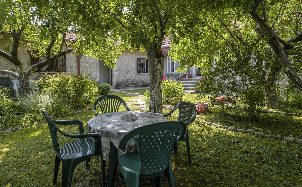 ホテル La Vecchia Casa ツェティニェ エクステリア 写真